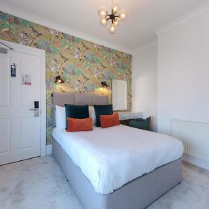 Standard Double Room Shower